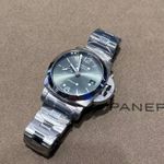 Panerai Luminor PAM01640 (2025) - Green dial 40 mm Steel case (5/6)