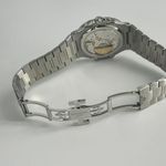 Patek Philippe Nautilus 5712/1A-001 2025 (2025) - Blue dial 40 mm Steel case (2/8)