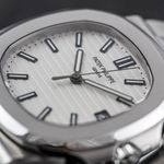 Patek Philippe Nautilus 5711/1A-011 (2019) - Wit wijzerplaat 40mm Staal (2/8)