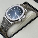 Patek Philippe Nautilus 5811/1G-001 (2023) - Blue dial 41 mm White Gold case (4/8)