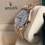 Rolex Land-Dweller 40 127335 (2025) - White dial 40 mm Rose Gold case (5/8)