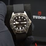 Tudor Pelagos 25717N (2024) - Zwart wijzerplaat 42mm Titanium (6/8)