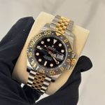 Rolex GMT-Master II 126713GRNR (2025) - Zwart wijzerplaat 40mm Goud/Staal (1/8)