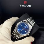 Tudor Royal 28600 (2024) - Blue dial 41 mm Steel case (3/6)
