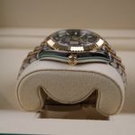 Rolex Sky-Dweller 326933 (2021) - Black dial 42 mm Gold/Steel case (4/8)