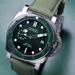Panerai Luminor Submersible PAM01287 (2025) - Green dial 44 mm Steel case (3/3)