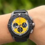 Breitling Avenger SB0147101I1X1 (2024) - Geel wijzerplaat 44mm Keramiek (2/7)