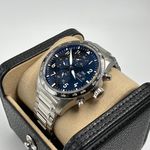 IWC Pilot Chronograph IW388304 (2025) - Black dial 43 mm Titanium case (2/6)