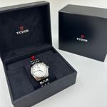 Tudor Glamour Double Date 57100 (2023) - Zilver wijzerplaat 42mm Staal (2/8)