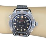 Omega Seamaster Diver 300 M 210.90.42.20.01.001 (2024) - Zwart wijzerplaat 42mm Titanium (2/8)