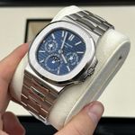 Patek Philippe Nautilus 5740/1G-001 (2023) - Blauw wijzerplaat 40mm Witgoud (4/8)