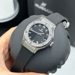 Hublot Classic Fusion Quartz 581.NX.1470.RX.1104 (2024) - Zwart wijzerplaat 33mm Titanium (3/8)