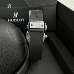 Hublot Classic Fusion Quartz 581.NX.1171.RX (2021) - Black dial 33 mm Titanium case (3/4)
