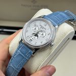 Patek Philippe Annual Calendar 4947G-010 (2024) - Wit wijzerplaat 38mm Witgoud (2/8)