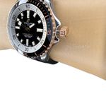 Breitling Superocean 42 U17375211B1S1 (2023) - Black dial 42 mm Gold/Steel case (5/8)