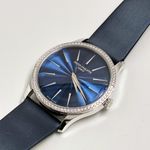 Patek Philippe Calatrava 4997/200G-001 (2023) - Blue dial 35 mm White Gold case (2/8)