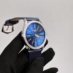 Patek Philippe Calatrava 4997/200G-001 (2023) - Blue dial 35 mm White Gold case (4/8)