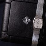 Patek Philippe Golden Ellipse 4107 (1970) - Silver dial 20 mm White Gold case (2/5)