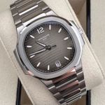 Patek Philippe Nautilus 7118/1A-011 (2024) - Grey dial 35 mm Steel case (6/6)