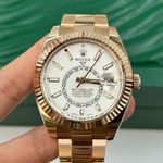 Rolex Sky-Dweller 326935 (2021) - White dial 42 mm Rose Gold case (6/8)