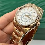 Rolex Sky-Dweller 326935 (2021) - Wit wijzerplaat 42mm Roségoud (7/8)