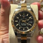 Rolex Sky-Dweller 326933 (2022) - Zwart wijzerplaat 42mm Goud/Staal (1/4)
