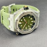 Audemars Piguet Royal Oak Offshore Diver 15720ST.OO.A052CA.01 (2022) - Green dial 42 mm Steel case (3/8)