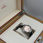 Omega De Ville Prestige 434.13.41.21.10.001 (2024) - Roze wijzerplaat 41mm Staal (2/8)