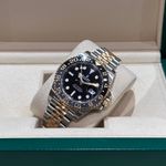 Rolex GMT-Master II 126713GRNR (2024) - Zwart wijzerplaat 40mm Goud/Staal (2/8)