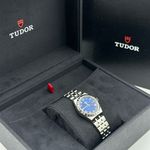 Tudor Royal 28300 (2024) - Blauw wijzerplaat 28mm Staal (2/8)