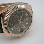 Rolex Sky-Dweller 326135 (2014) - Brown dial 42 mm Rose Gold case (2/7)