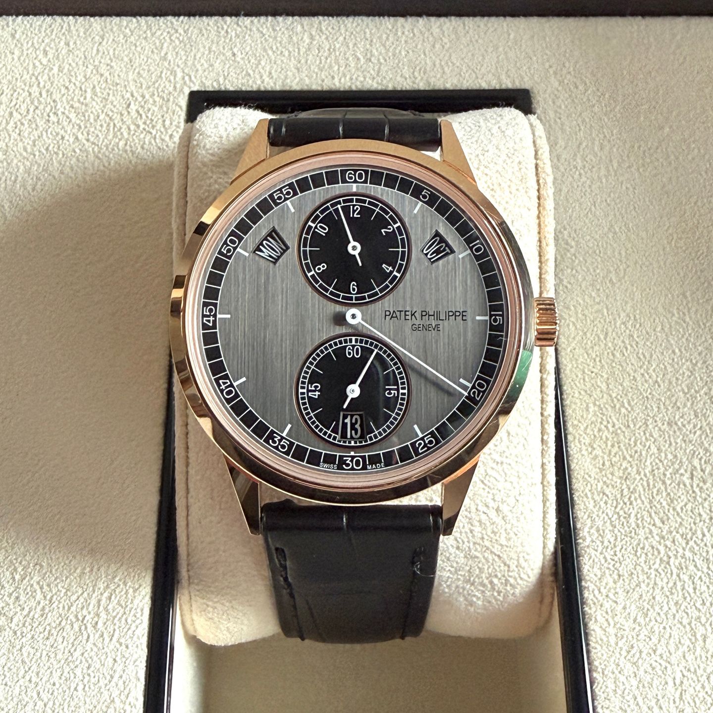 Patek Philippe Annual Calendar 5235/50R-001 - (1/7)