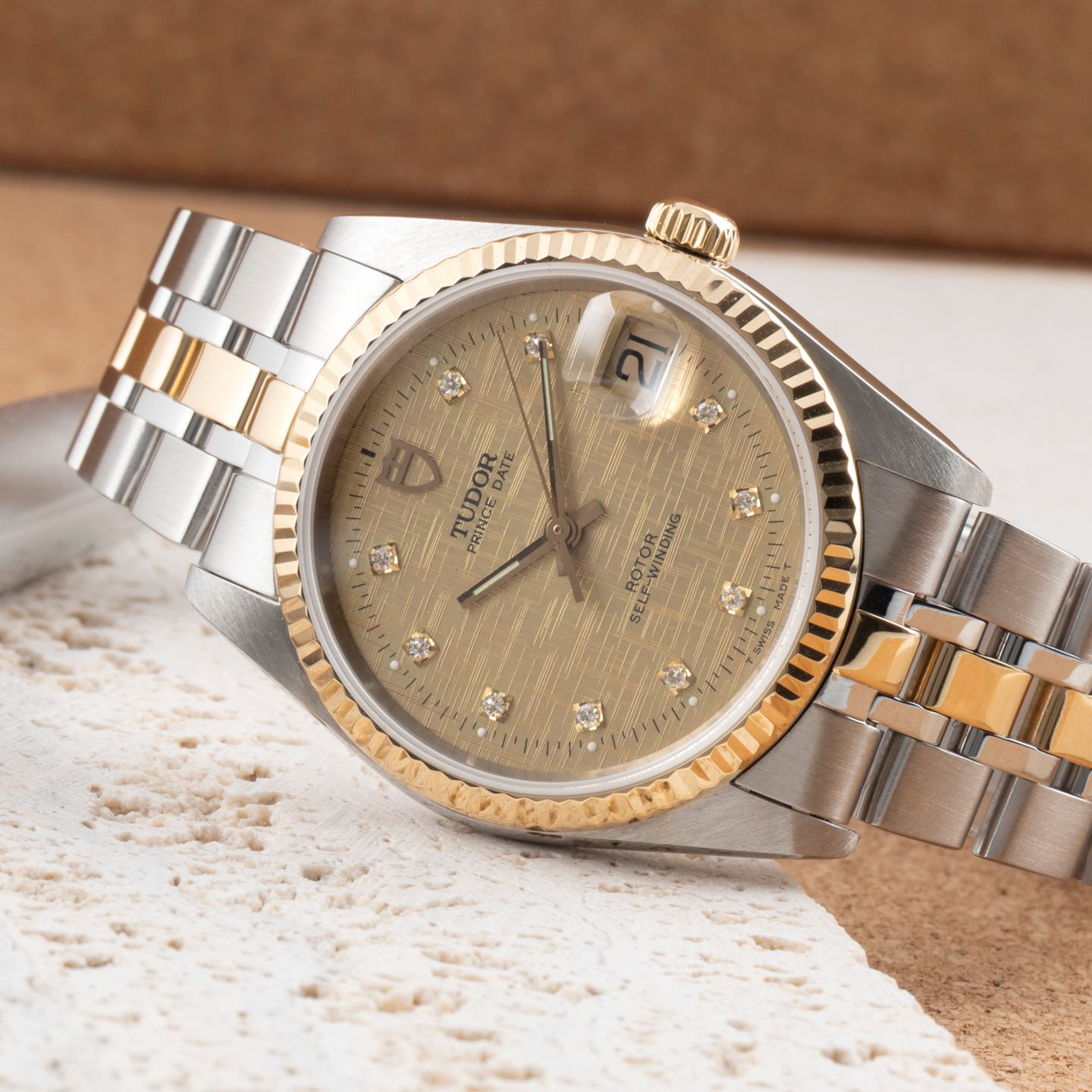 Tudor Prince Date 74033 - (2/8)