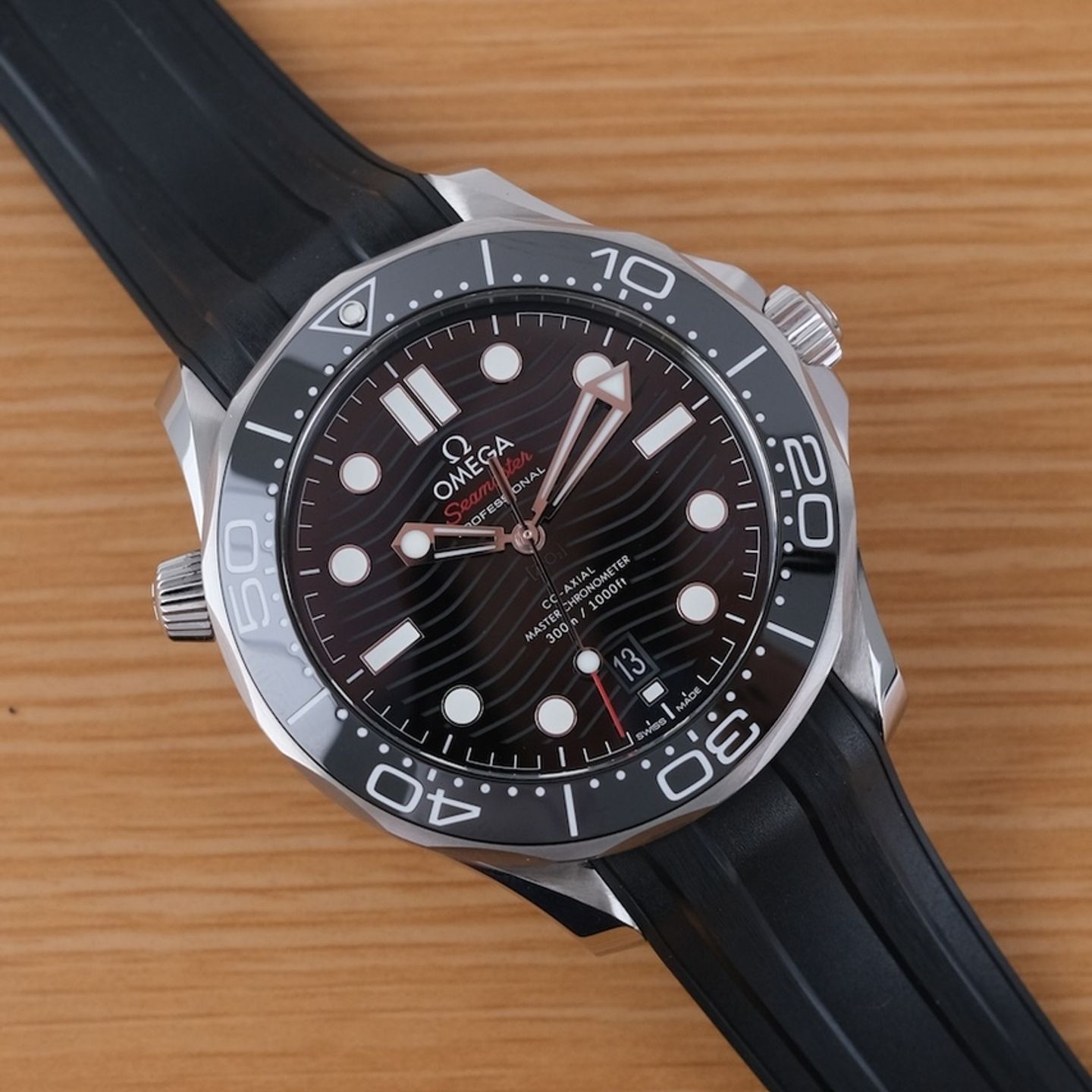 Omega Seamaster Diver 300 M 210.32.42.20.01.001 (2023) - Zwart wijzerplaat 42mm Staal (2/8)