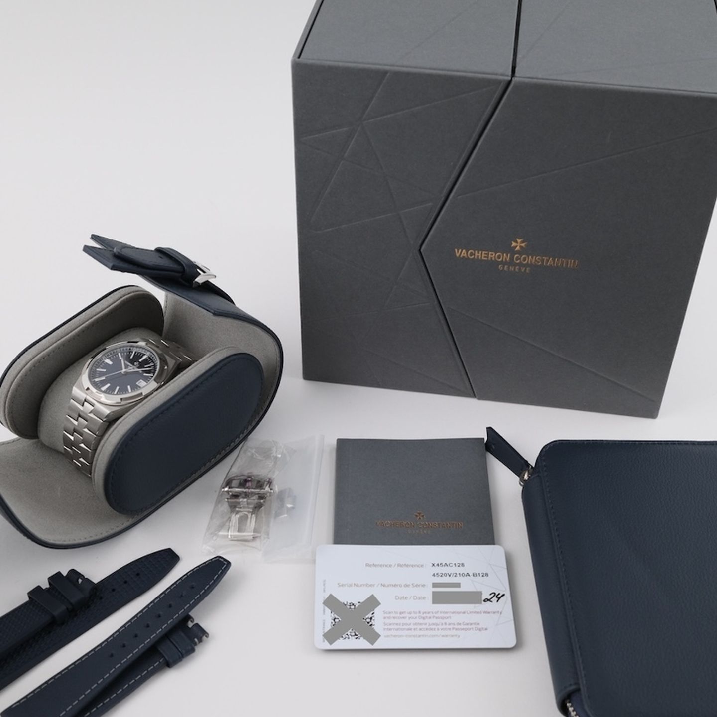 Vacheron Constantin Overseas 4520V/210A-B128 (2024) - Blauw wijzerplaat 41mm Staal (8/8)