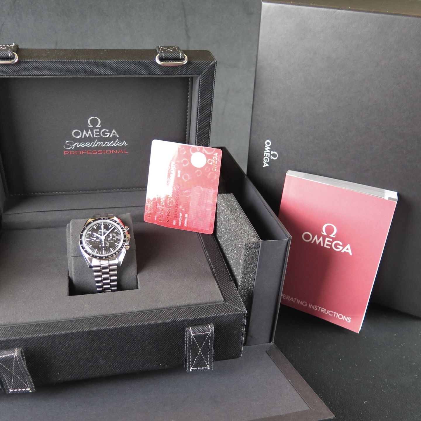 Omega Speedmaster Professional Moonwatch 310.30.42.50.01.002 (2024) - Black dial 42 mm Steel case (8/8)