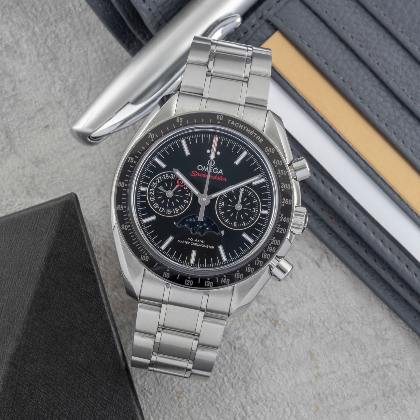 Omega Speedmaster Moonphase 304.30.44.52.01.001 (Unknown (random serial)) - Black dial 44 mm Steel case (1/8)
