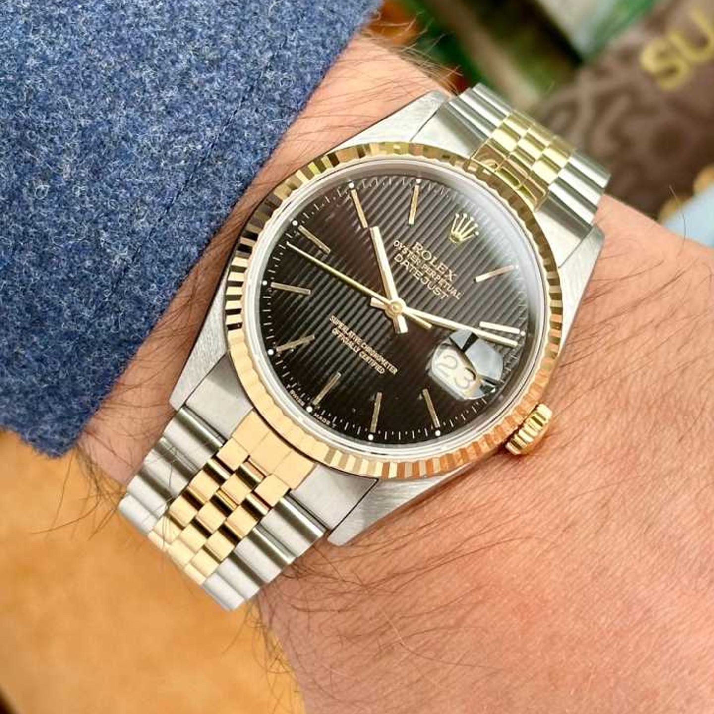 Rolex Datejust 36 16233 (1991) - Black dial 36 mm Gold/Steel case (2/8)