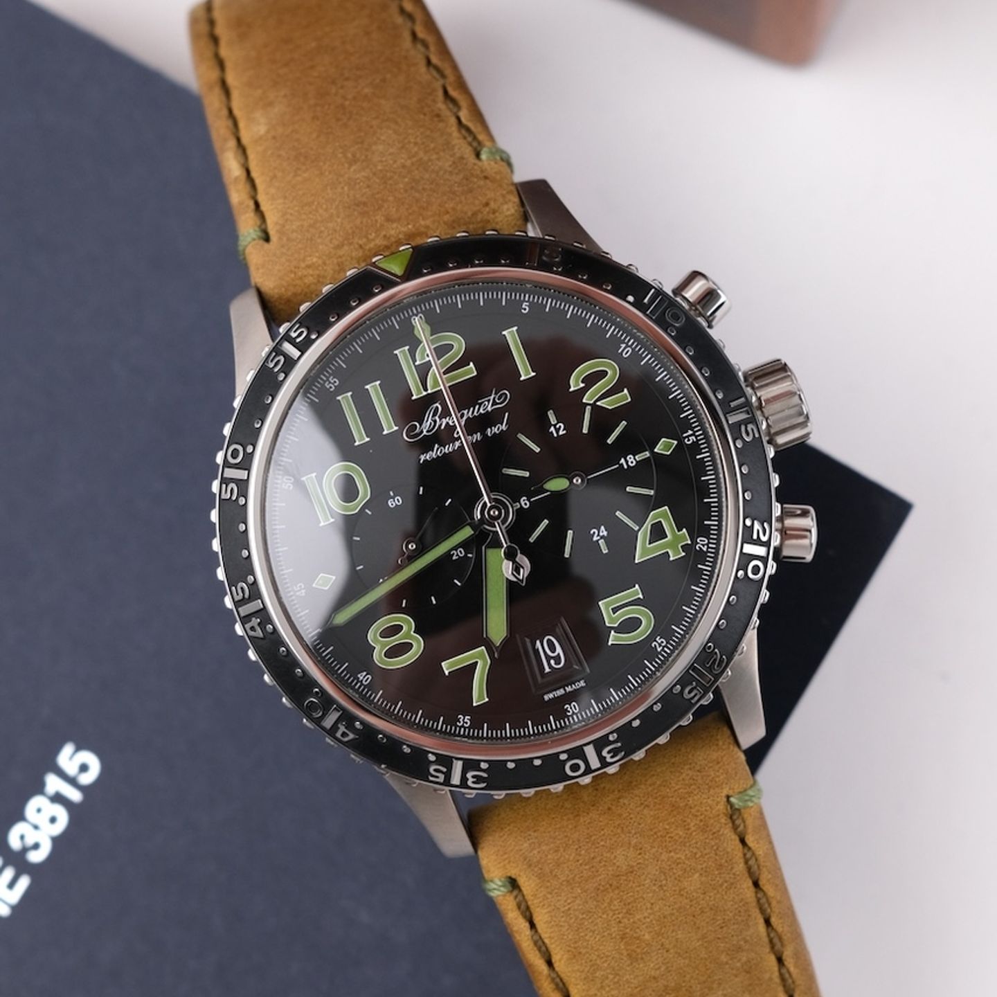 Breguet Type XX - XXI - XXII 3815TI/HM/3ZU (2022) - Black dial 42 mm Titanium case (5/8)