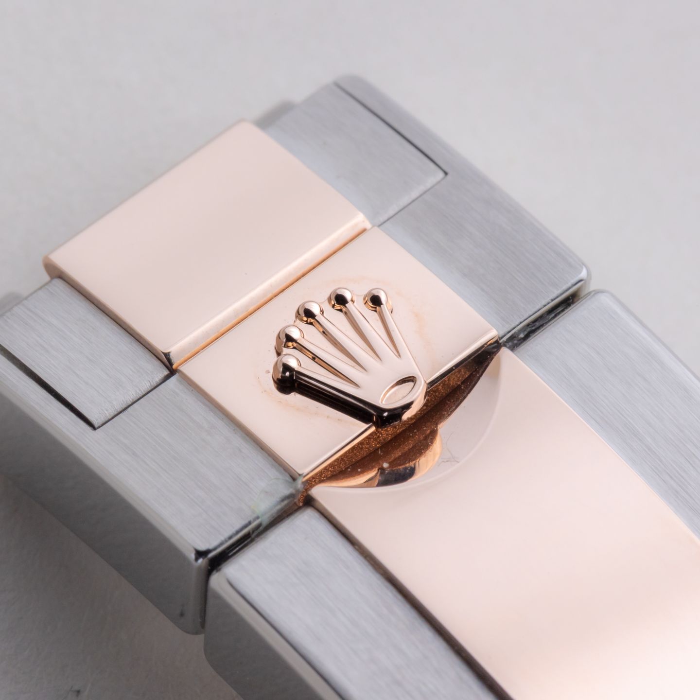 Rolex GMT-Master II 126711CHNR (2026) - Black dial 40 mm Gold/Steel case (7/8)