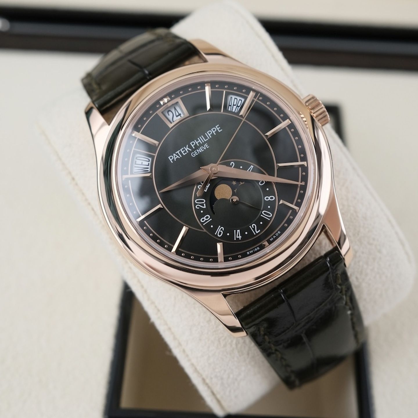 Patek Philippe Annual Calendar 5205R-011 - (5/8)