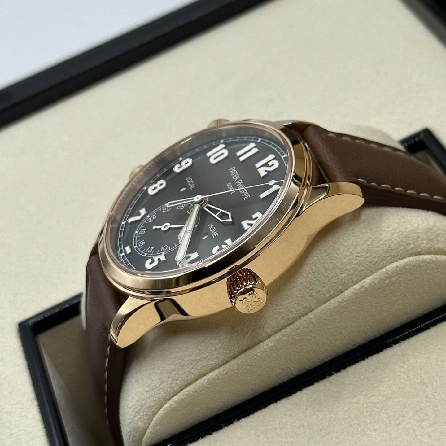 Patek Philippe Calatrava 5524R-001 - (6/8)