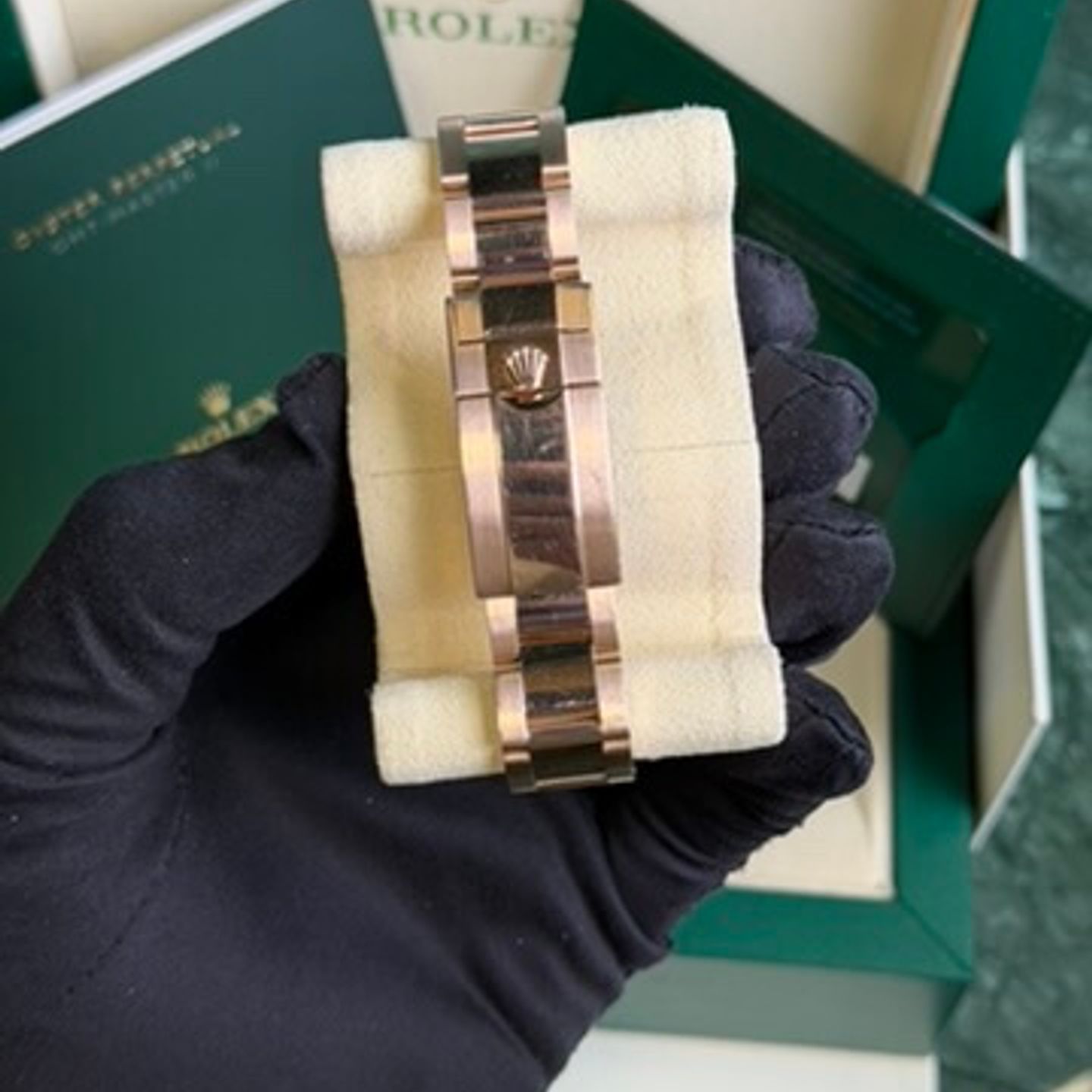 Rolex GMT-Master II 126715CHNR (2022) - Black dial 40 mm Rose Gold case (4/5)