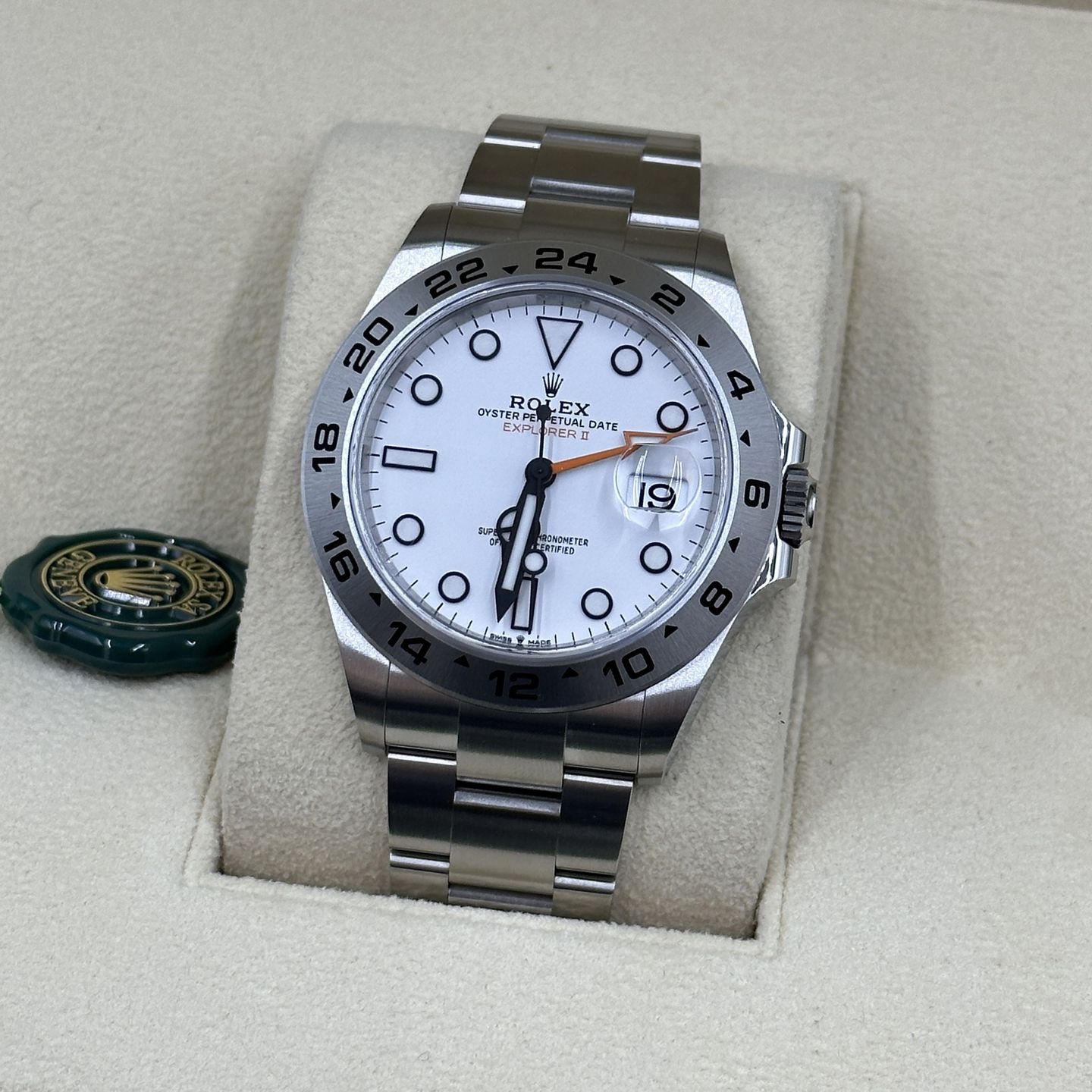 Rolex Explorer II 226570 (Unknown (random serial)) - White dial 42 mm Steel case (5/8)