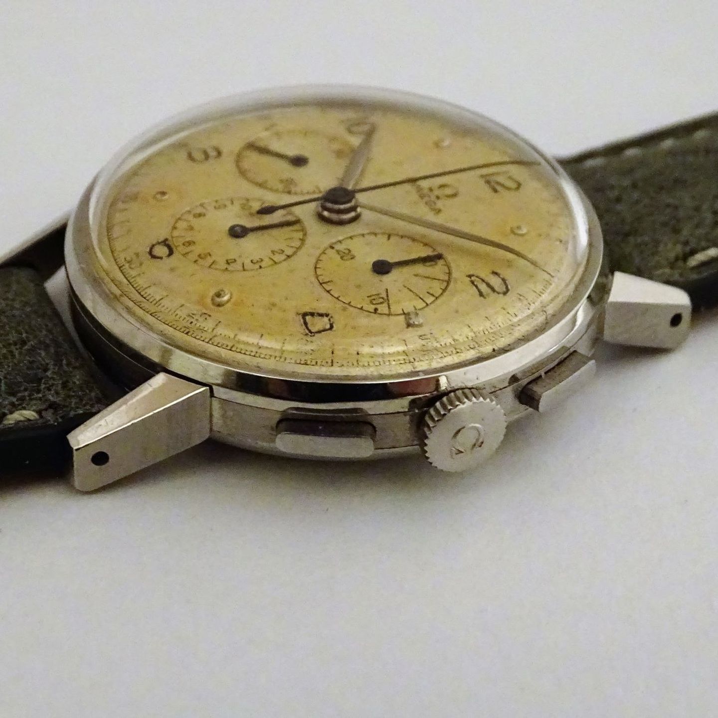 Omega Vintage Unknown (1945) - Champagne dial 35 mm Steel case (2/8)