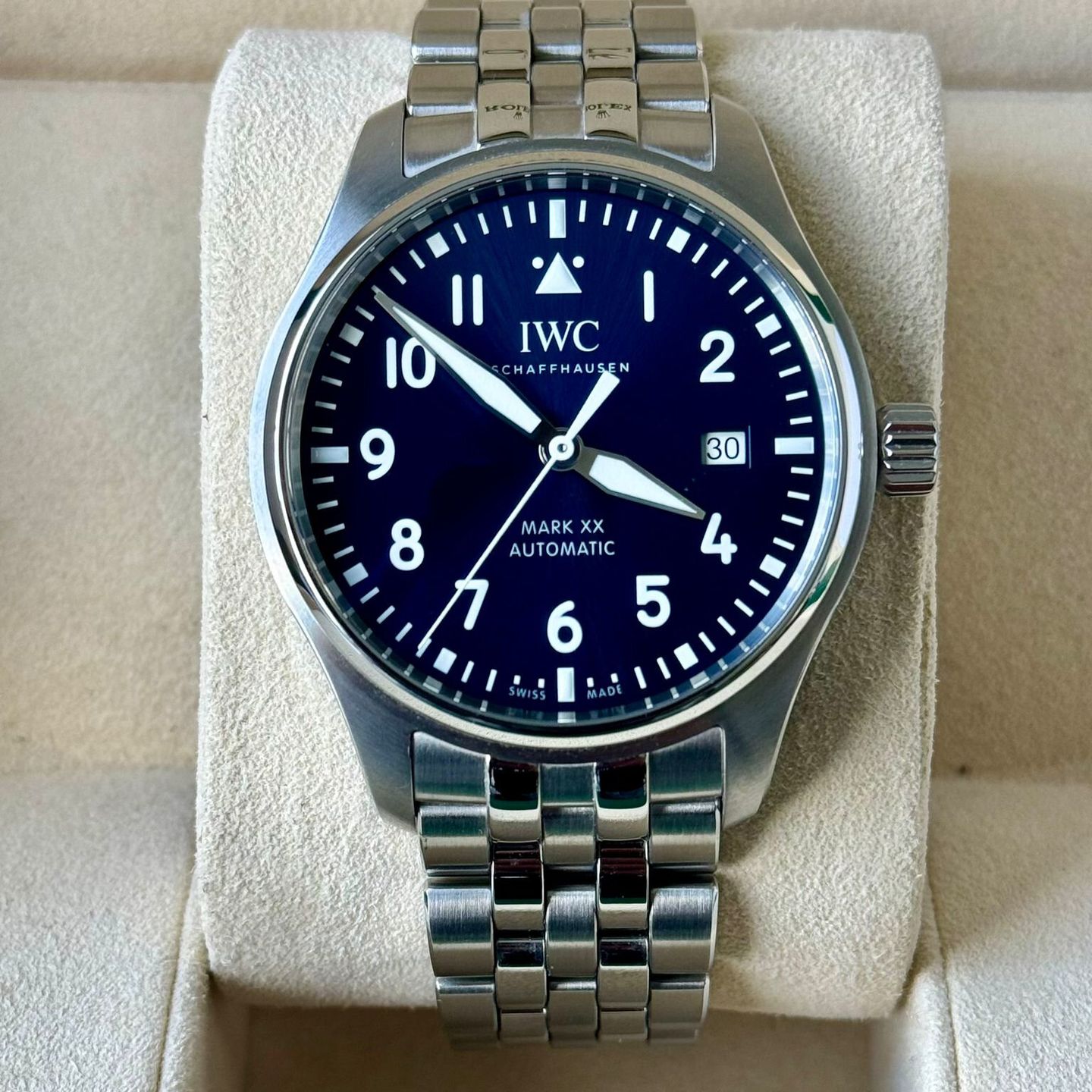 IWC Pilot Mark IW328204 (2024) - Blue dial 40 mm Steel case (2/7)