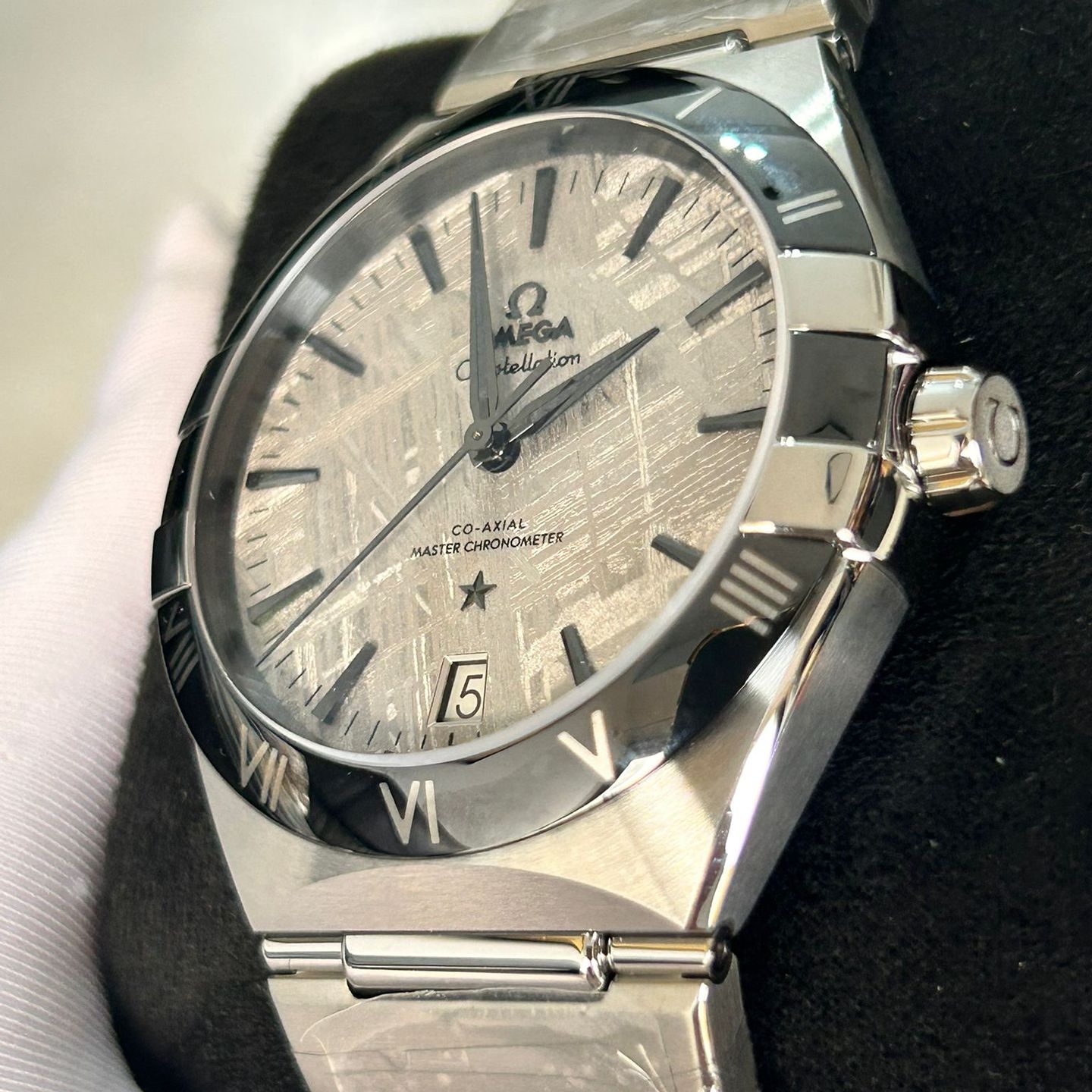 Omega Constellation 131.30.41.21.99.001 (2024) - Silver dial 41 mm Steel case (2/7)