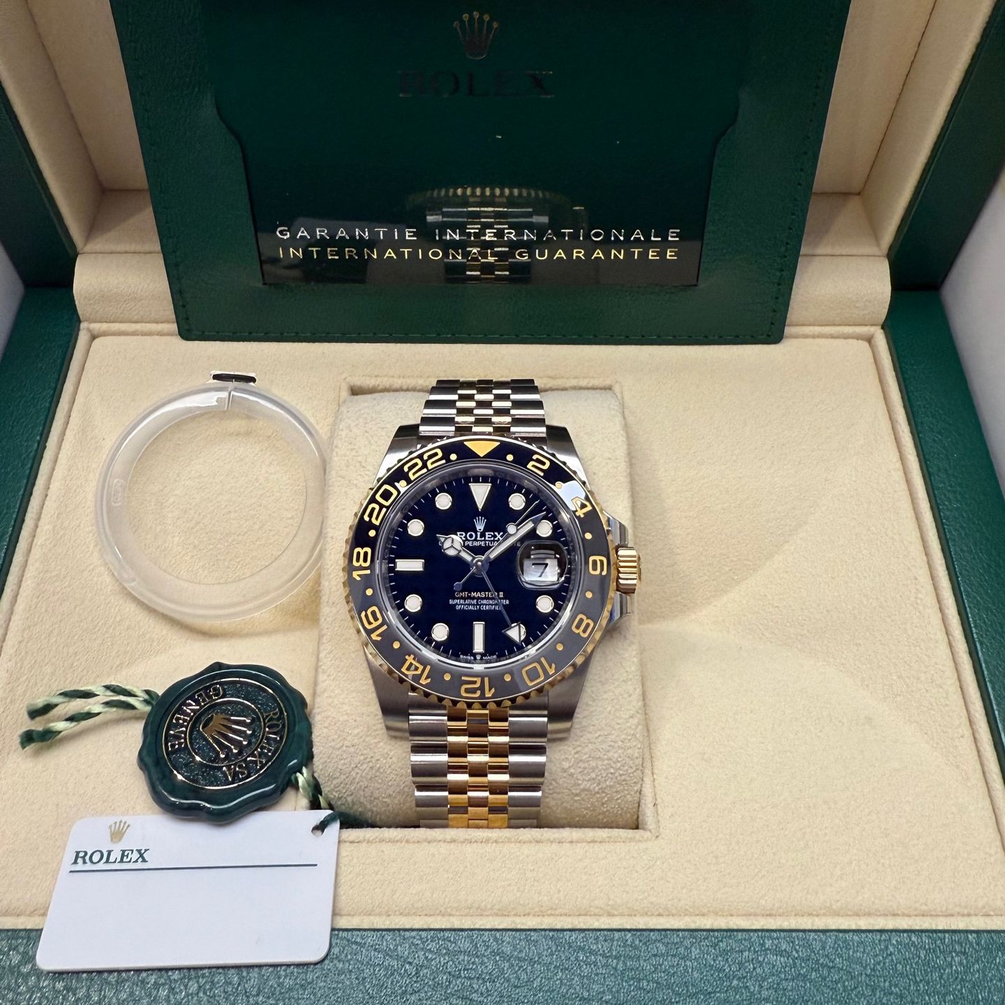 Rolex GMT-Master II 126713GRNR (2024) - Black dial 40 mm Gold/Steel case (1/6)