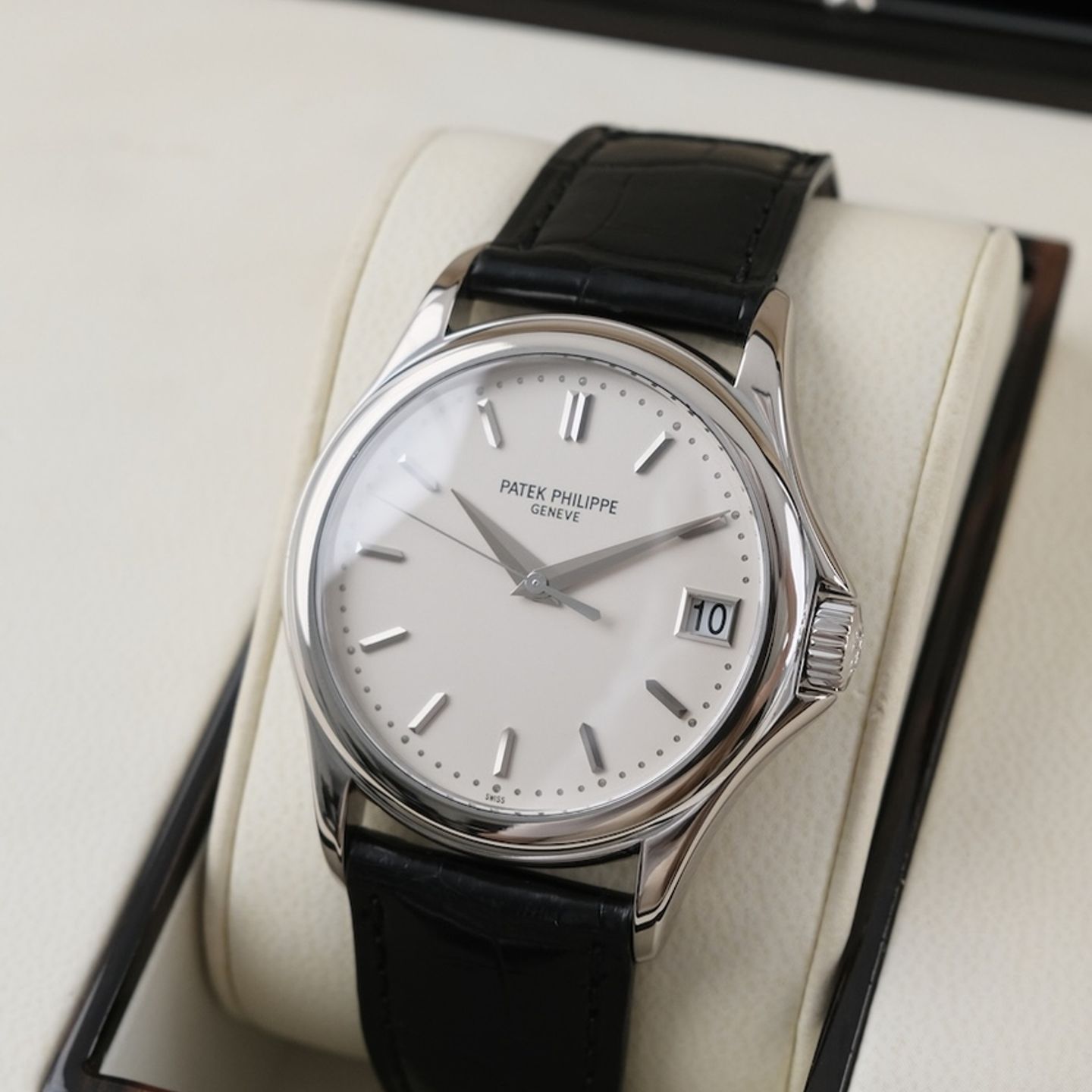 Patek Philippe Calatrava 5127G-001 (2015) - Silver dial 37 mm White Gold case (3/8)