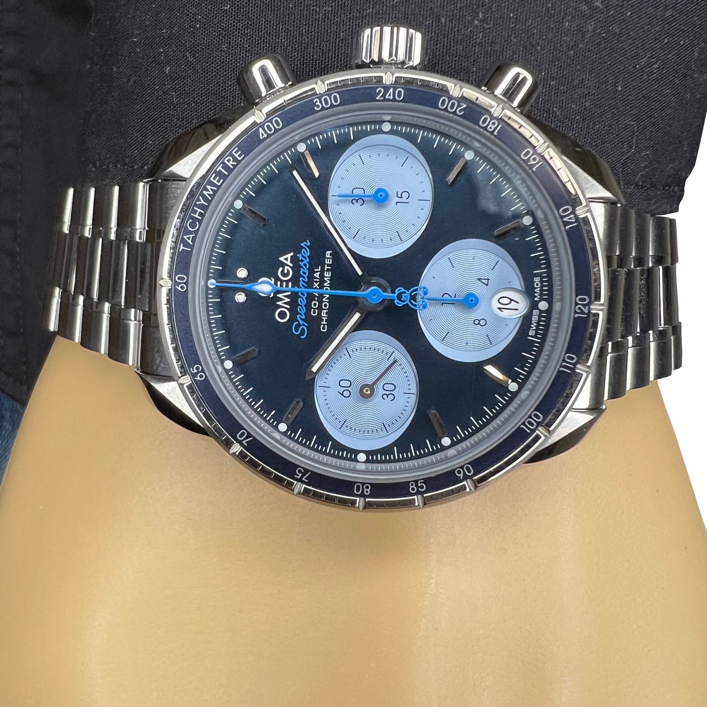 Omega Speedmaster 324.30.38.50.03.002 - (2/8)